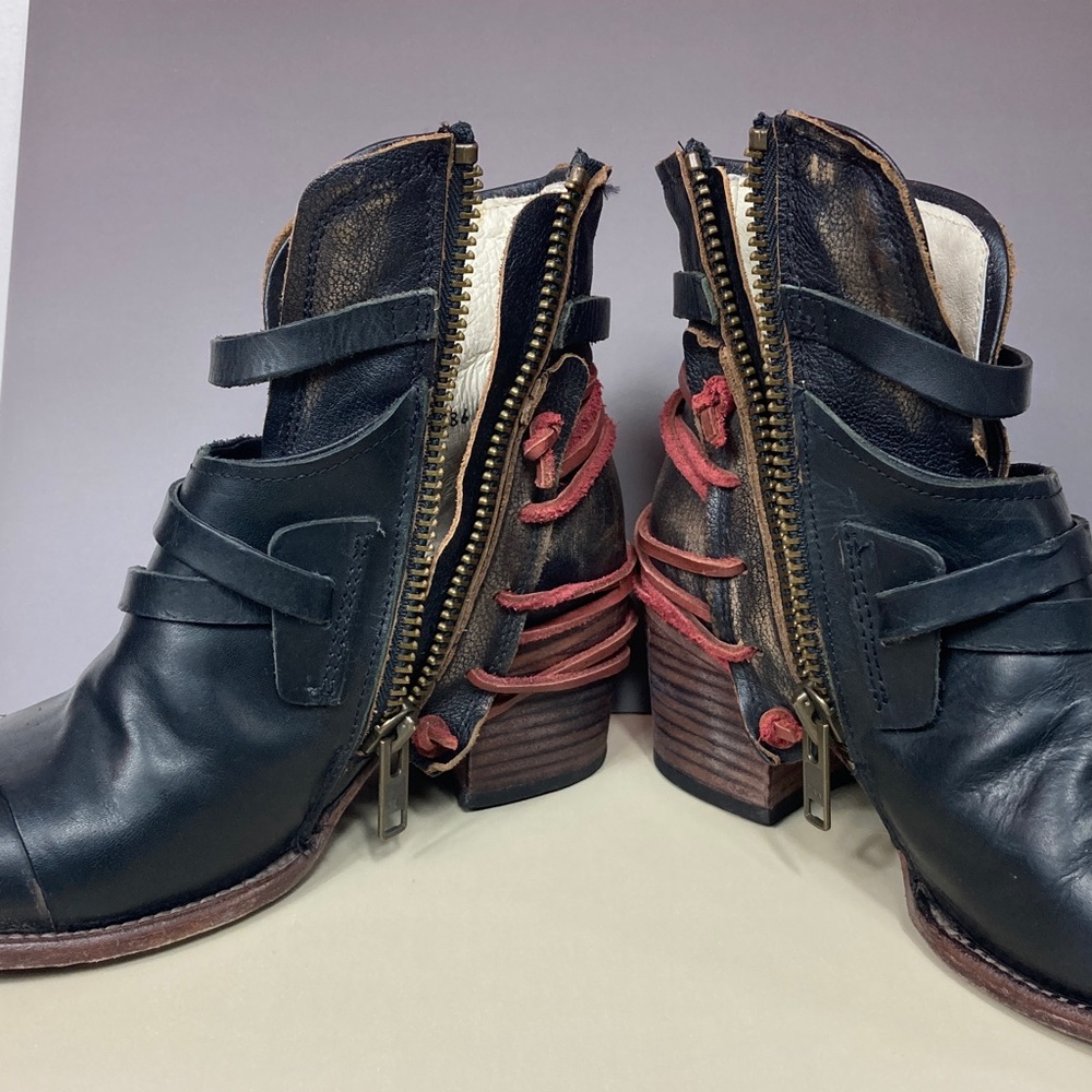 leather Freebird by Steven Black Ankle Boots with Red Straps *4.99 shipping* sz9 - Picture 2 of 16